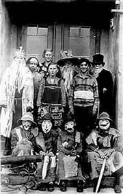 Verkleedt -- för't Theater