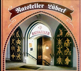 De schöne Döör na'n Raatskeller. Klick op to'n Vergröttern!