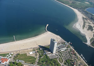 De Trave mündet. Luftbild