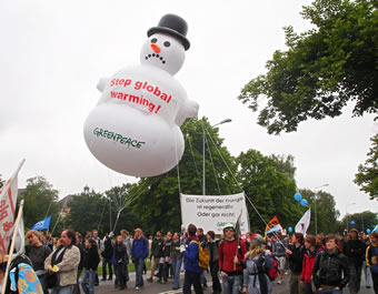 Greenpeace bi de Demo. Klick op to'n Vergröttern!